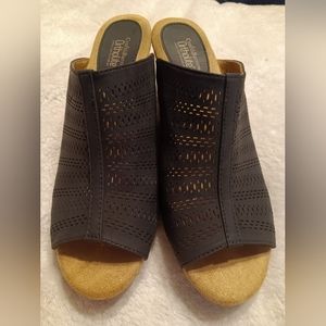 Croft & Borrow Ortholite Size 9M Black peep toe Wedges